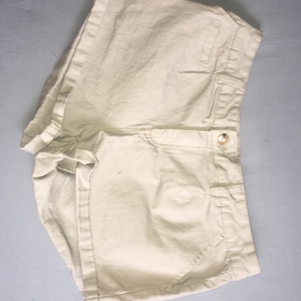 🎂 Beige Shorts